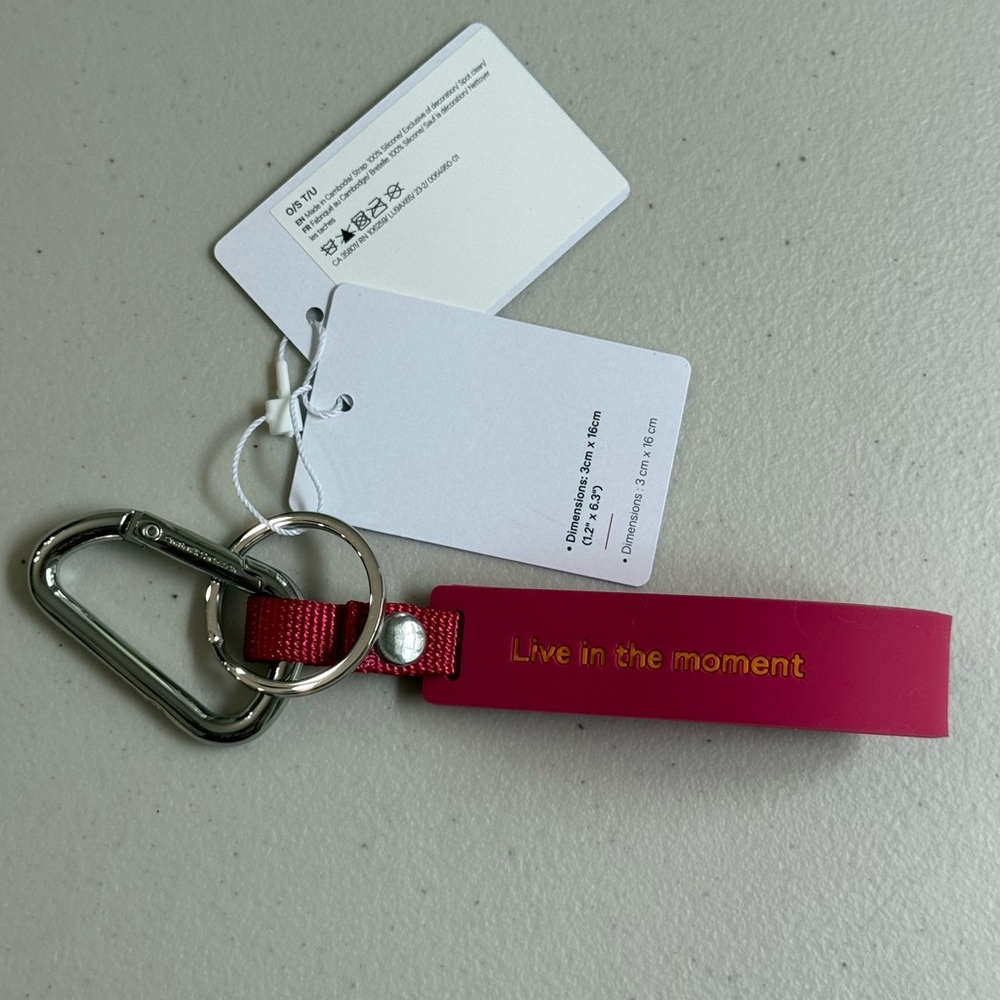 Lululemon Silicone Keychain RBCO/MGDM Raspberry coulis/Mango Dream - Picture 3 of 4
